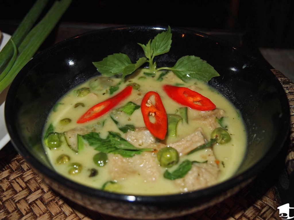 Green curry in coconut milk