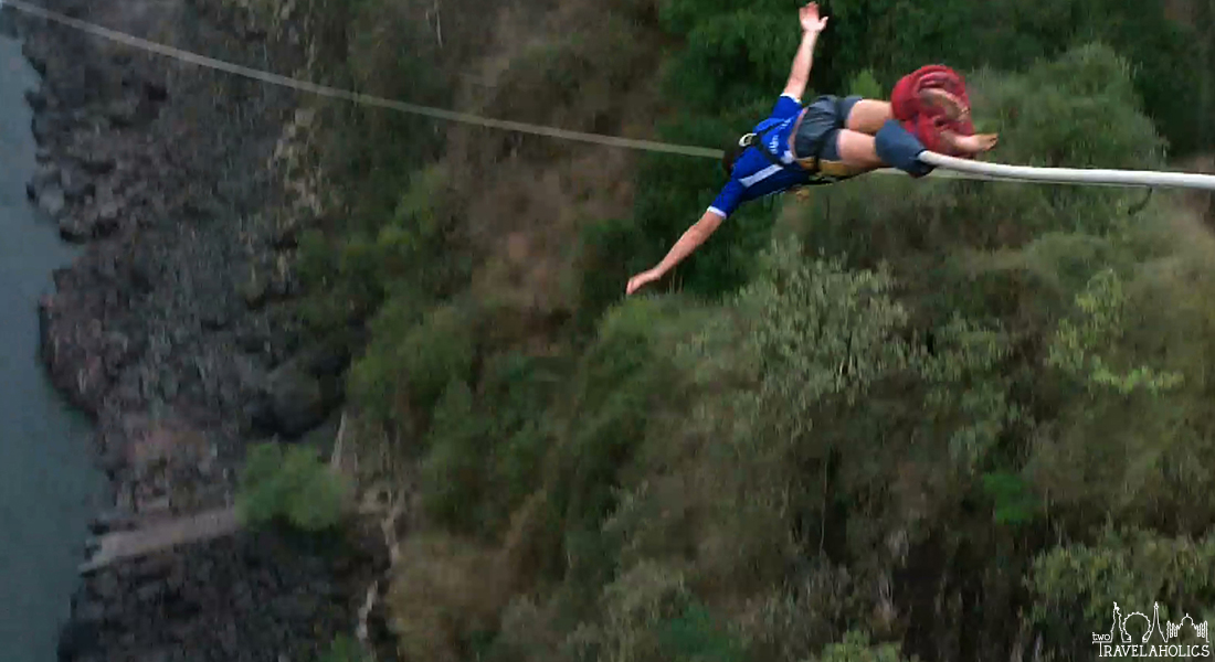 Video Bungee Jumping Over Victoria Falls, Zimbabwe