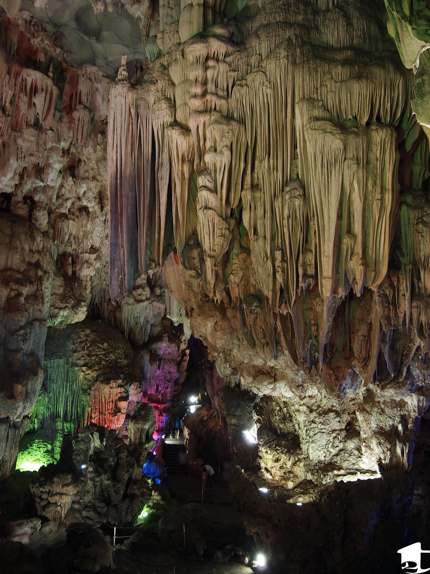 Inside Thien Cung Grotto